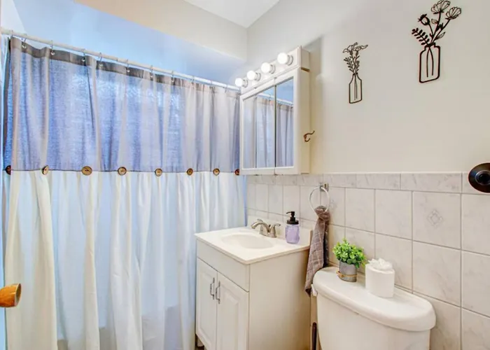 Ferienhaus King Bed • 2br • Sleeps 13 • Historic Location *