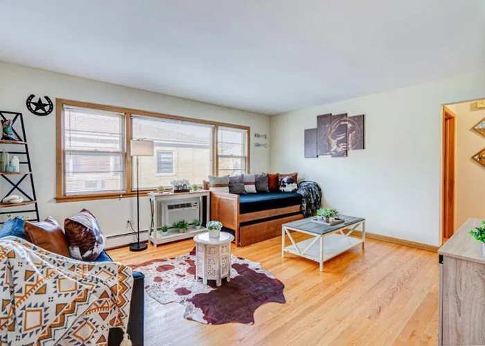 Ferienhaus King Bed • 2br • Sleeps 13 • Historic Location